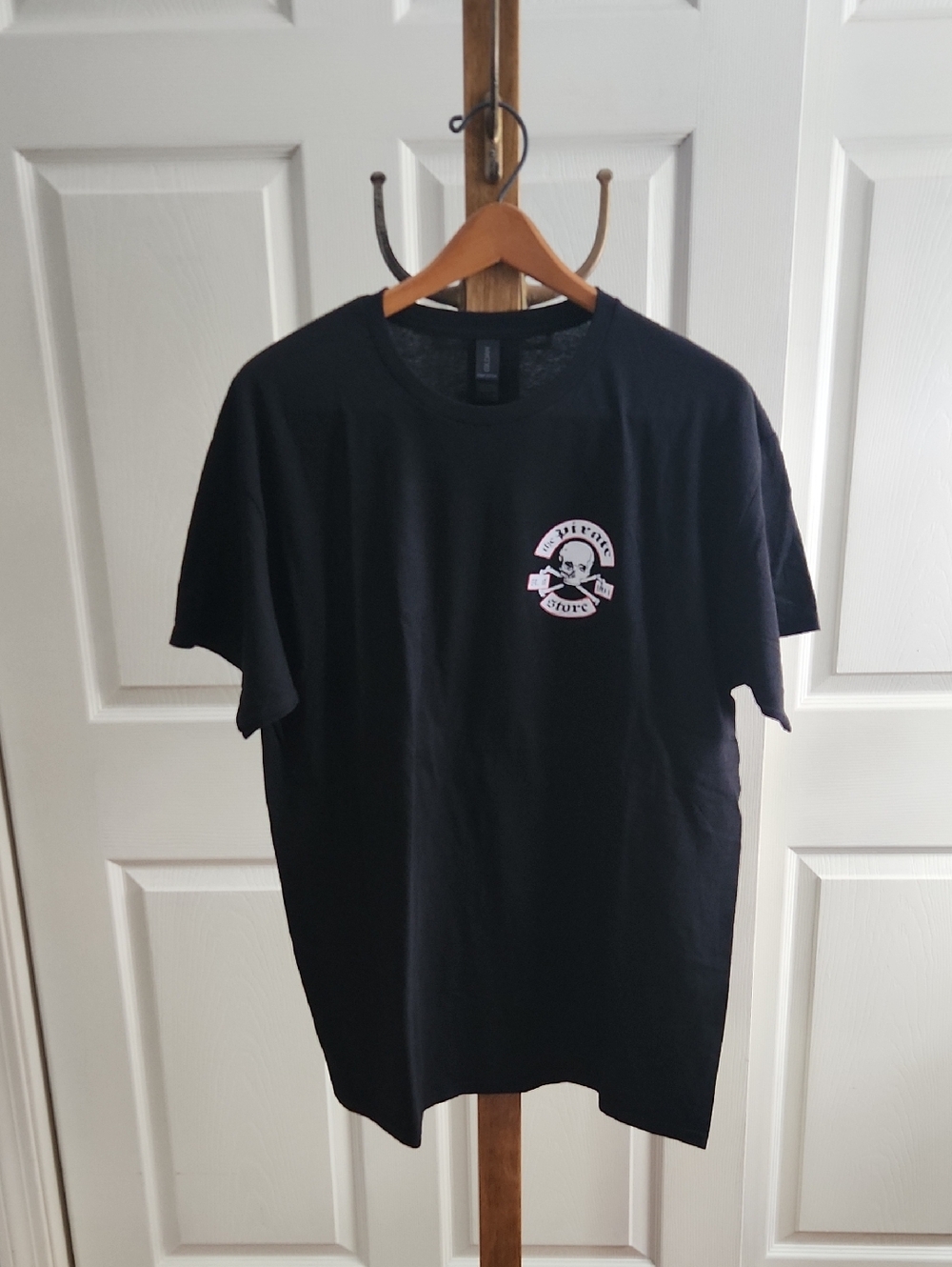 NWOT Gildan Black Short Sleeve Tee with White Skull Emblem